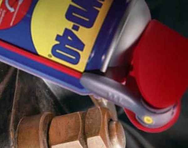 WD-40 или проникающий растворитель